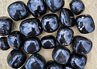 Black Obsidian Tumbled Stones 20-30 mm (0.8-1.2 inches)