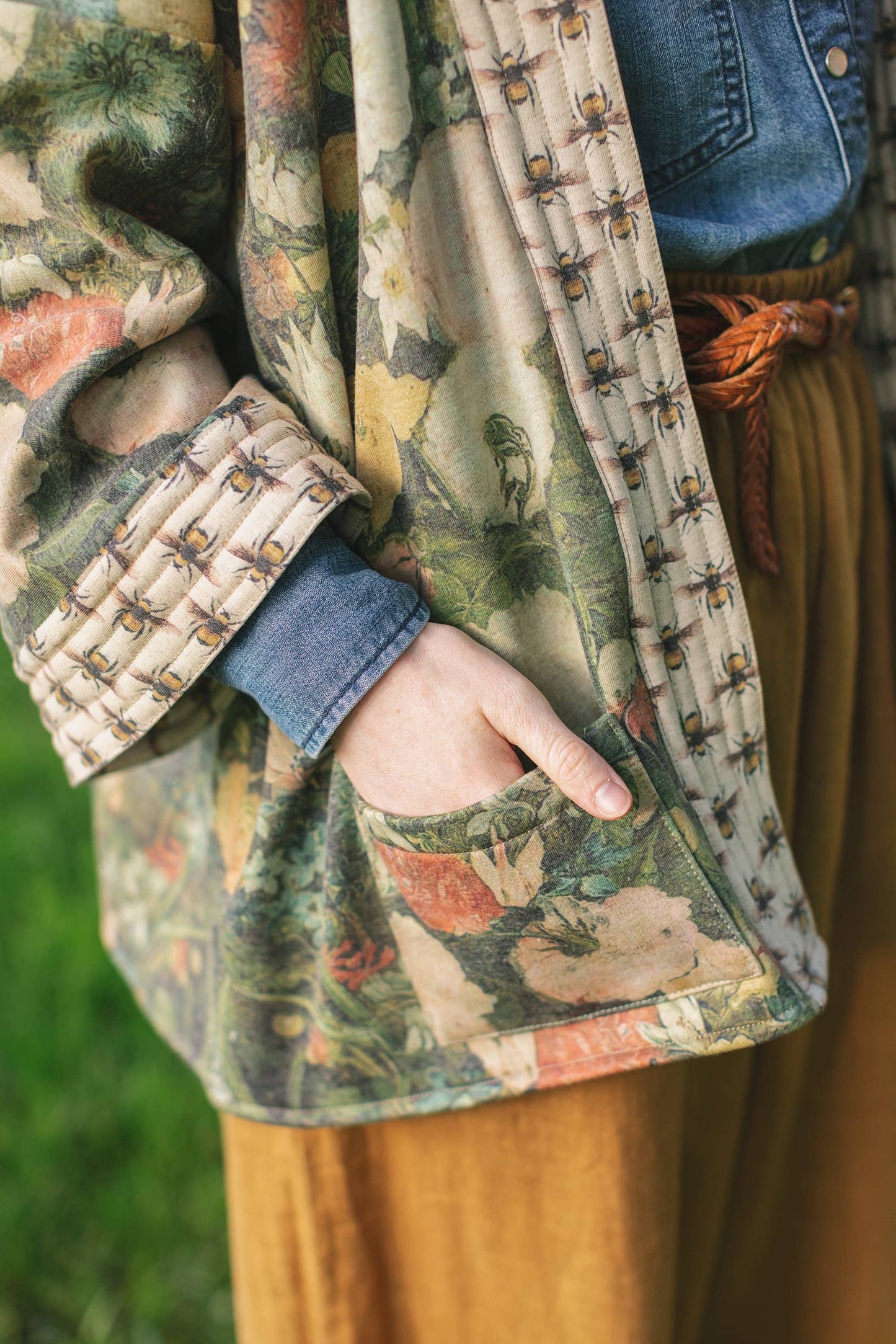 I Dream in Flowers Cozy Bees Fleece Cardigan Kimono Jacket