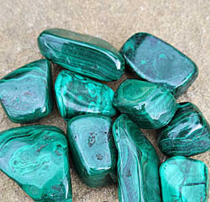 Malachite Tumbled Stones 20-35 mm (0.79-1.38 inches)